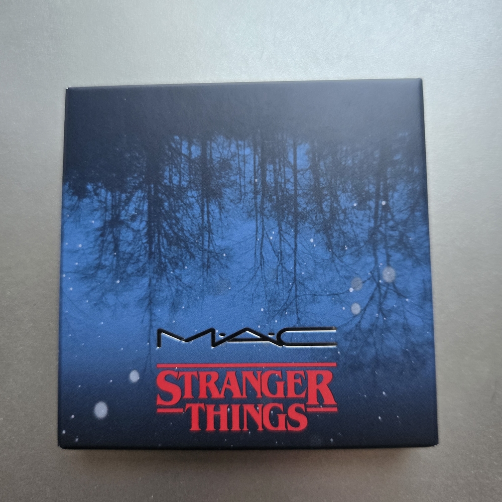 MAC Cosmetics Stranger Things Limited Edition Blue and Red Blush Palette